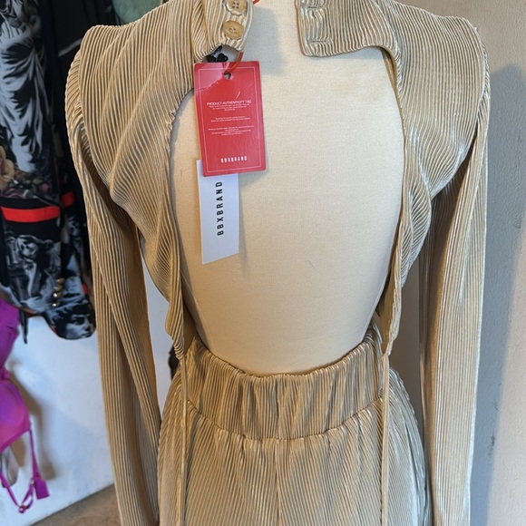 Two piece set. - Picture 4 of 4